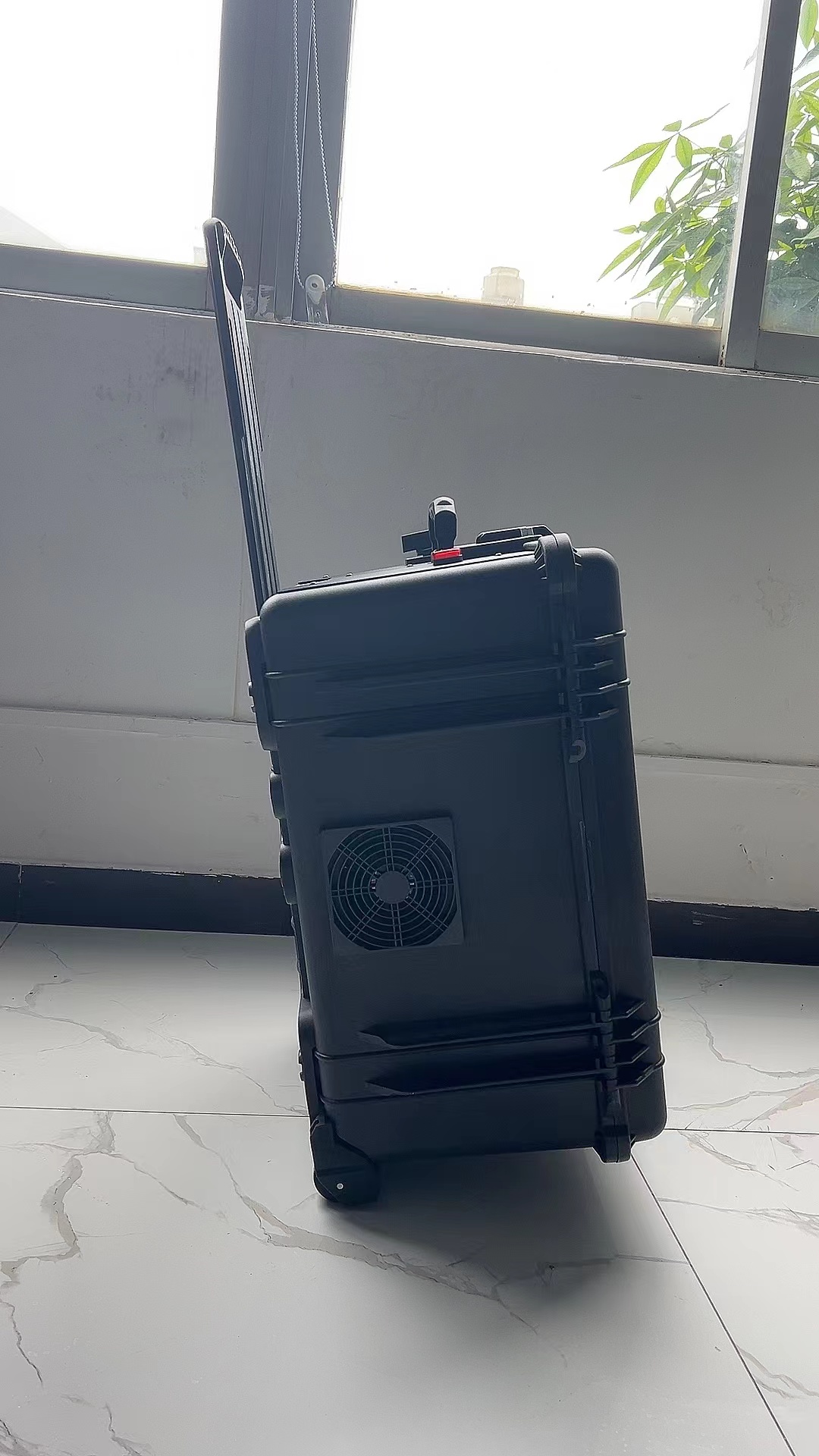 乌当手拉箱型移动通信干扰器